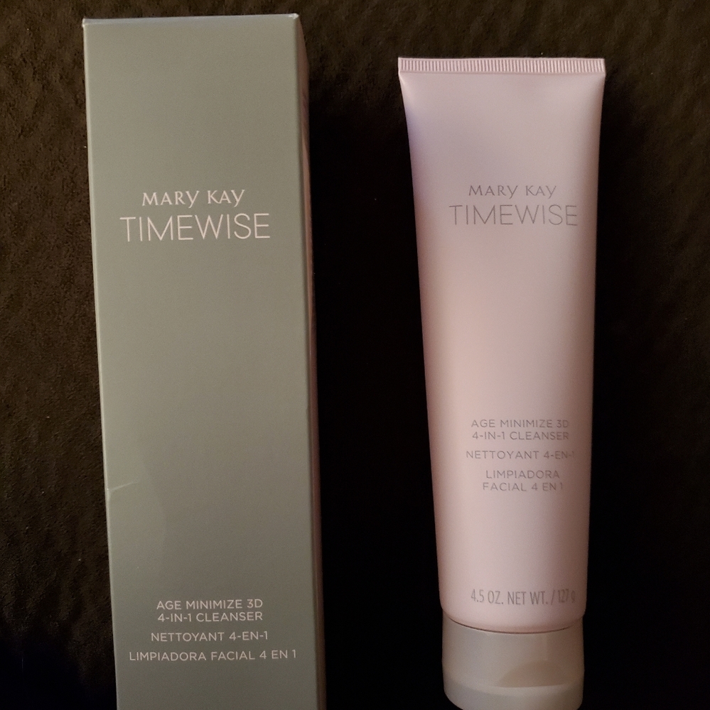 TimeWise® Age Minimize 3D™ 4-in-1 Cleanser - Combination/Oily